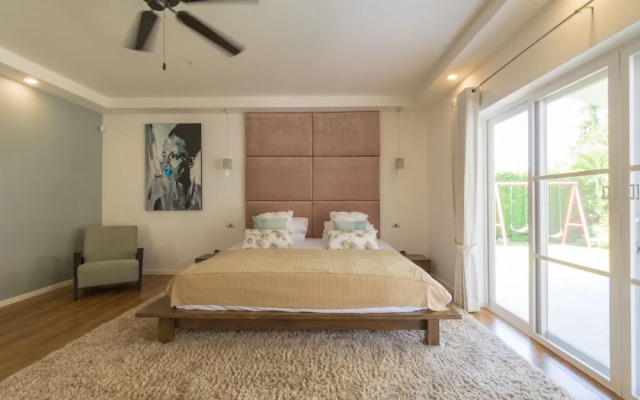 Luxury 5 Bedroom Pool Villa Amrahs
