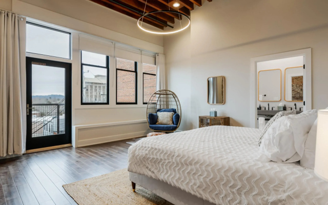 Park View Penthouse Suite 301