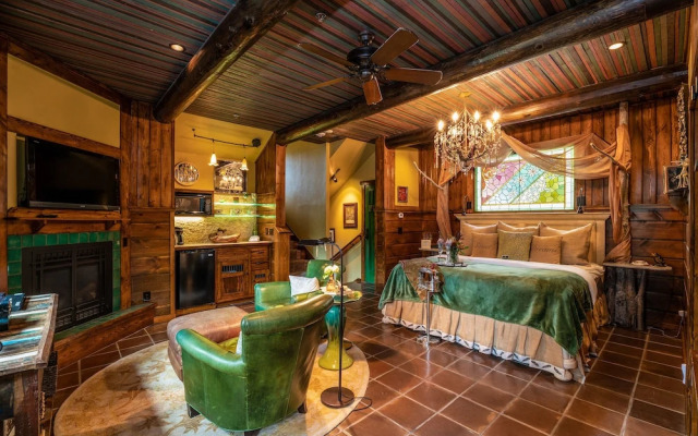 Highland Haven Creekside Inn