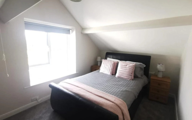 Lovely 3-bed House in Derry