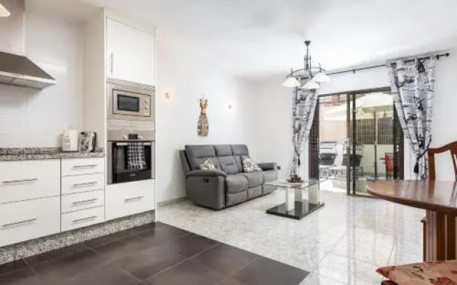 Victoria Court - 1 bed pool & sea view