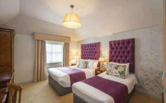 Barrys Hotel