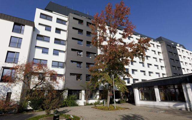 Отель DJH City-Hostel Köln-Riehl Германия, Кёльн - отзывы, цены и фото номеров - забронировать отель DJH City-Hostel Köln-Riehl онлайн вид на фасад