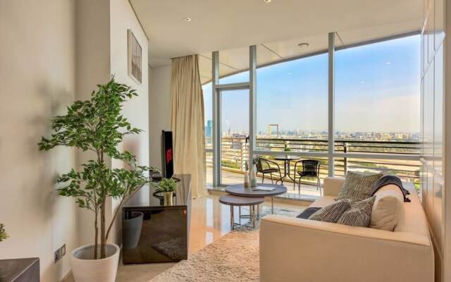 Апартаменты Luxury Apartment Steps Away From Everything! Дубай комната для гостей
