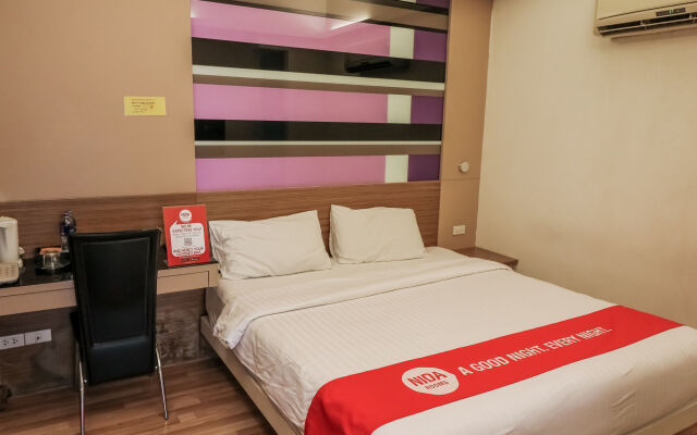 Отель Nida Rooms Khlong Toei 390 Sky Train Бангкок комната для гостей