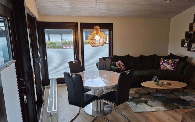 Freistehender Ferienbungalow im Fachwerkstil
