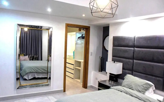 Modern 1BD Downtown+Pool+SmarTVs+BBQ+Gym