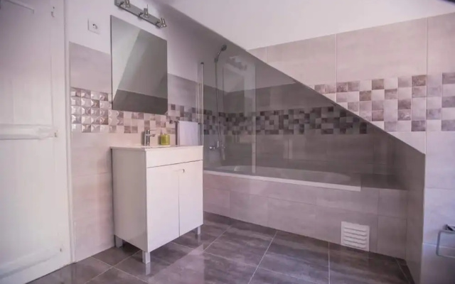 Amazing Topo Chiado Garrett Apartment by GuestReady