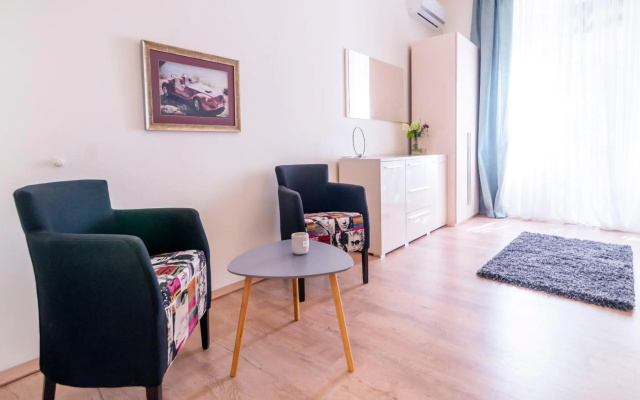 Jevrejska-Central Studio with Free Parking