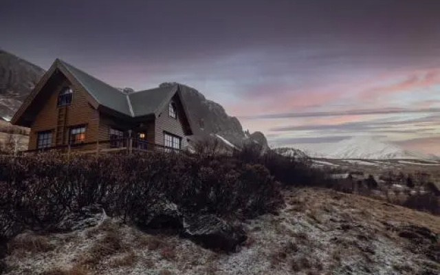 Vindheimar Holiday Home