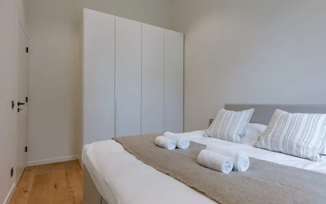 Stunning Seafront Apartment With Modern Comforts and Dike Views