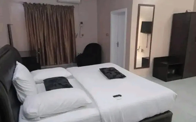 GoldRush Suites
