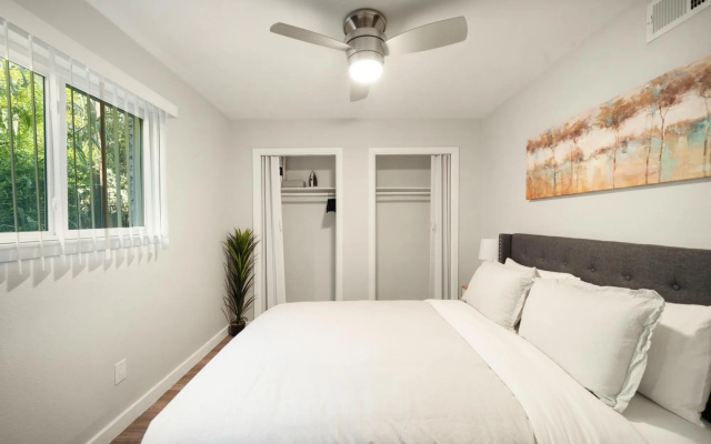 Stylish 1BR Near UT Brentwood Evonify