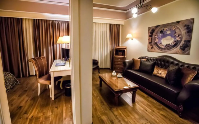 Kouros Hotel