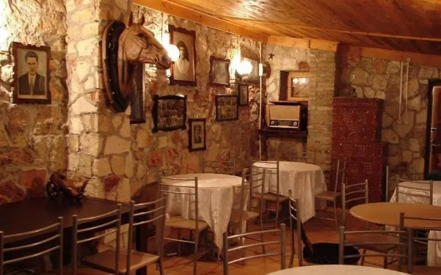 Hellios Inn