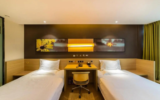 IU Hotel Chongqing Jiefangbei Hongyadong Chaotianmen