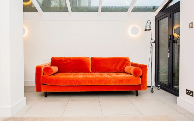 5 Bedroom Home in West London