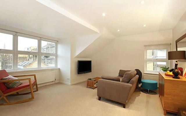 Classic Battersea Home by Clapham Junction Station
