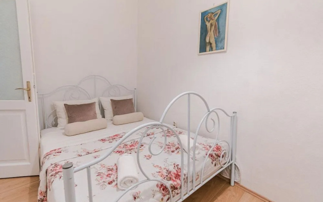 Arya apartment