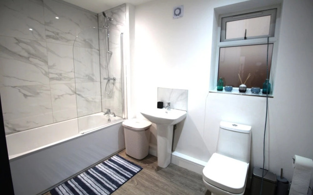 2 Bed Bungalow - Large Enclosed Garden - New Build