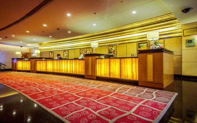 Wuhan Mayflowers Hotel (Wuchang Railway Station Zhongnan Road Metro Station Branch)