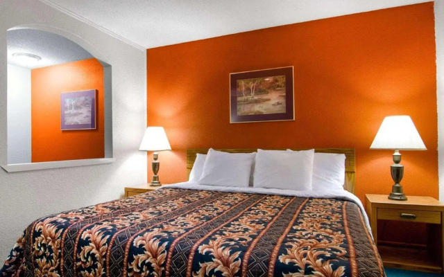 Knights Inn By Capital O Emporia I 35