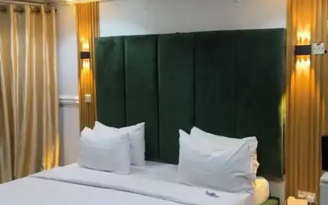 Quaters Inn & Suites