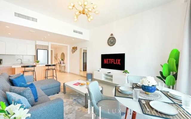LUX  The Dubai Creek View Suite