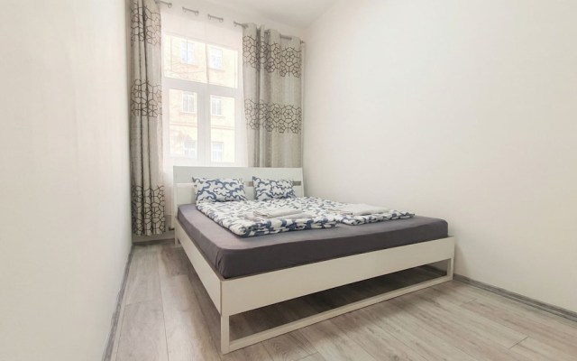 Quick Access to Vienna Center - Simple Private Rooms with WIFI
