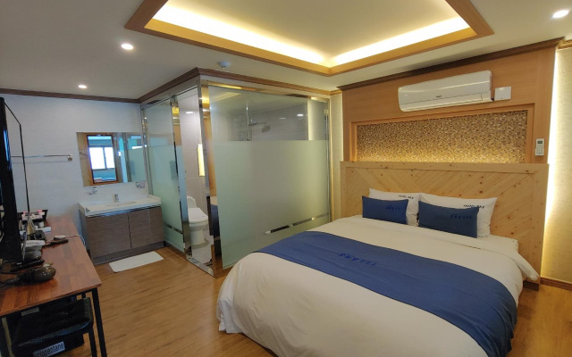 Changwon Myeongseodong Hotel Sky