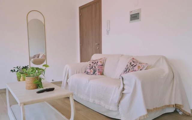 83 Lim3 - Stay Sunlit Apartment