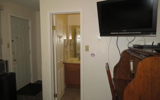 Hi-Way Motel