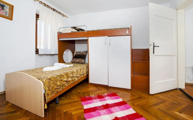 Carera Seaview Apartments