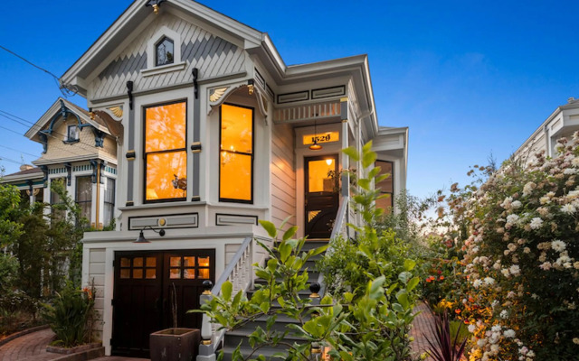 Upper level 1885 Queen Anne flat
