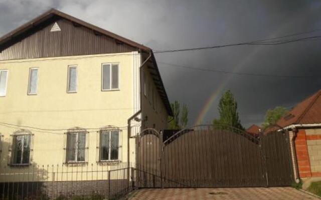 Отель Sweet House Guest house Кыргызстан, Каракол - отзывы, цены и фото номеров - забронировать отель Sweet House Guest house онлайн вид на фасад