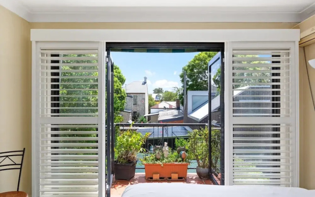 Spacious 2-bed Townhouse With Garage & Patio