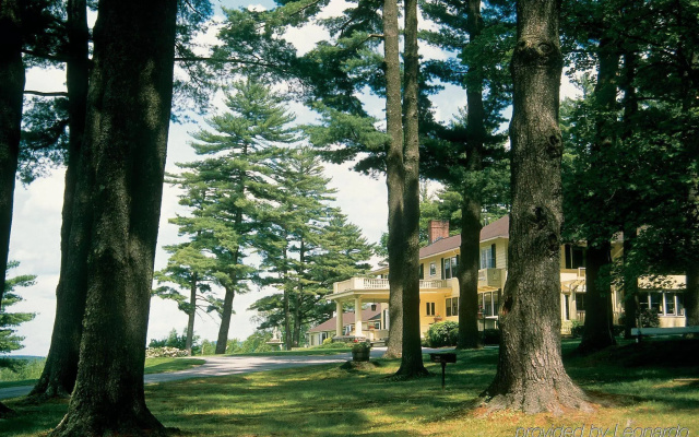 The Manor On Golden Pond
