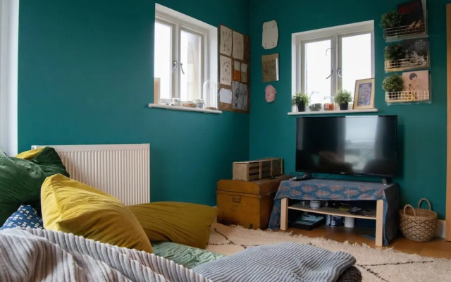 Unique 3 Bedroom Water Tower Home Close To Tube