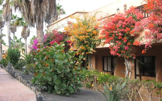 Sunny, Cosy Apartment on Ist Floor of Holiday Complex