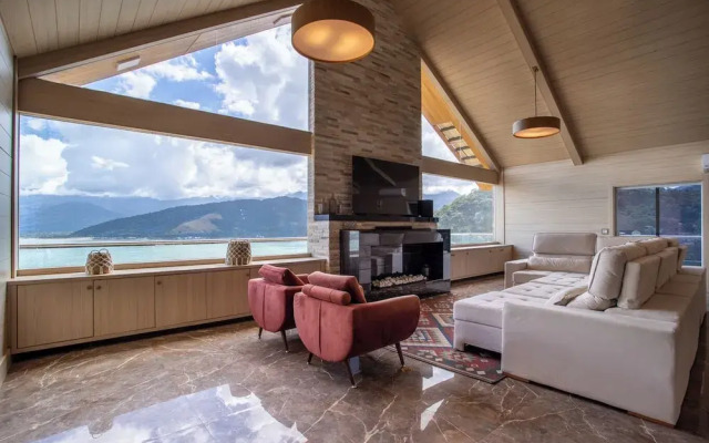 Casa com Piscina Churrasqueira e Vista