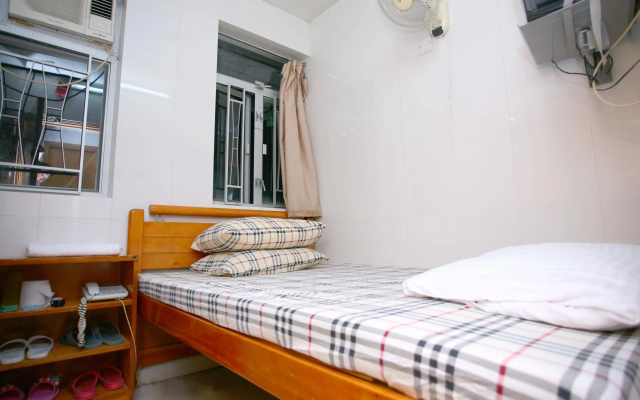 Pay-Less Guest House - Hostel