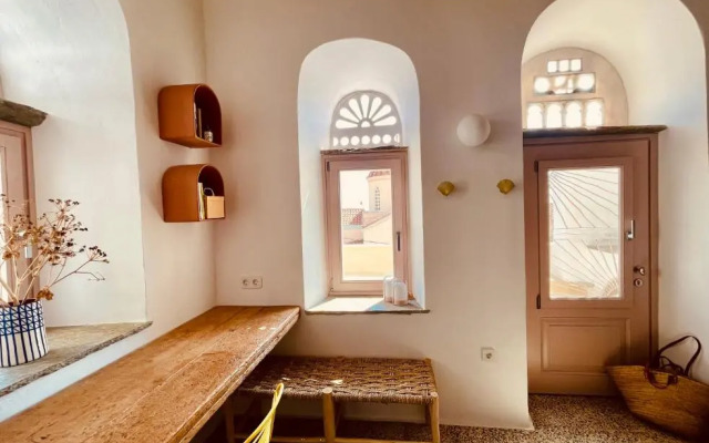 Th_eros House
