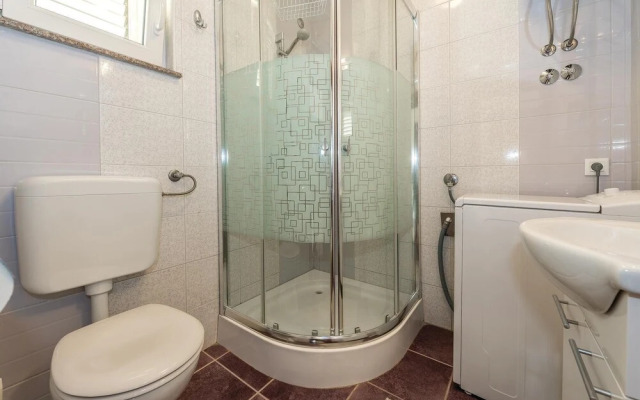 Beautiful Home in Rogoznica With Wifi and 2 Bedrooms