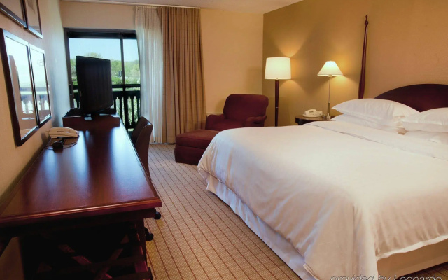 Sheraton Westport Chalet Hotel St. Louis