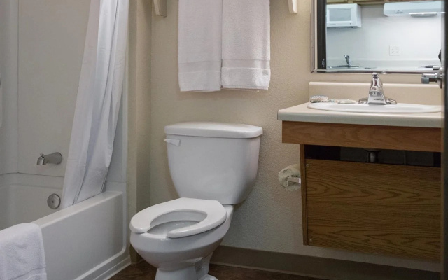 WoodSpring Suites Kansas City Lenexa