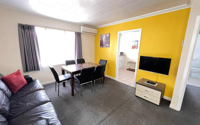 Kowhai & Colonial Motel