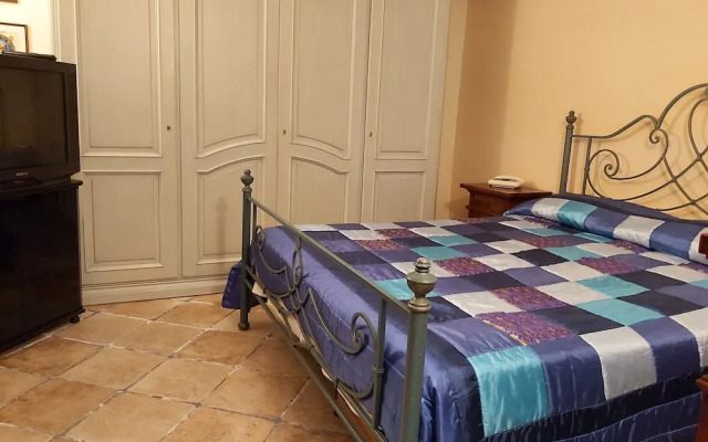 Lavish Holiday Home in Napoli With Swimming Pool