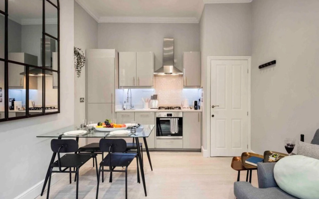 Bright and Modern Bayswater Apartment