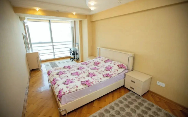 Dondar Apartment Formula 1 view