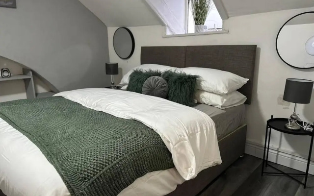 Studio - Sleeps 2 - Parking - Wifi
